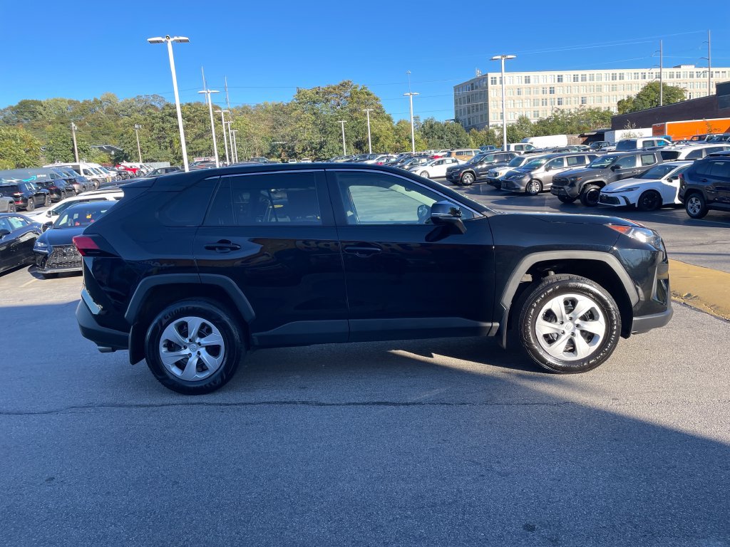 Certified 2022 Toyota RAV4 LE AWD/4WD image 7