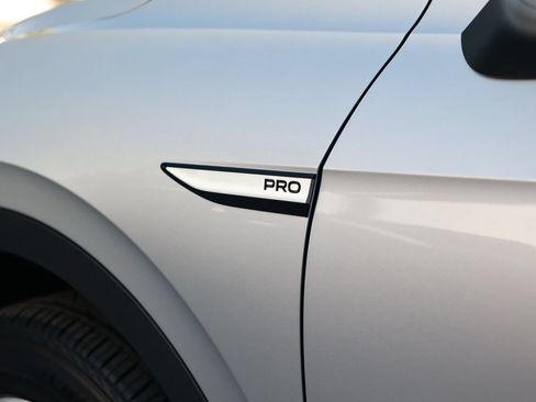 Used 2023 Volkswagen ID.4 Pro RWD image 16