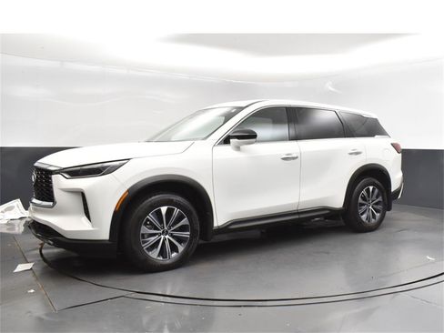 Certified 2025 INFINITI QX60 Pure image 3