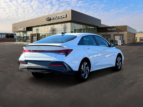 Used 2025 Hyundai Elantra Sport image 7