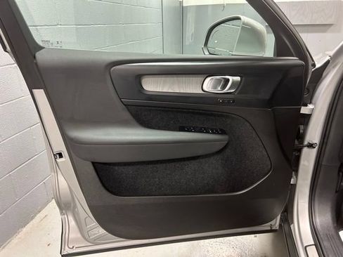 Used 2025 Volvo XC40 B5 Plus AWD/4WD image 7