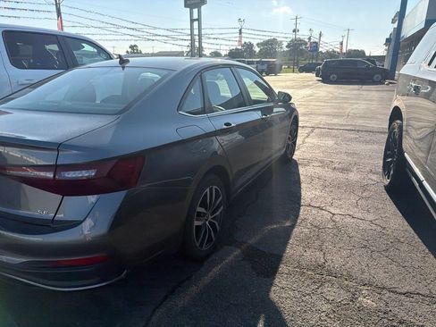 Used 2025 Volkswagen Jetta SE FWD image 3