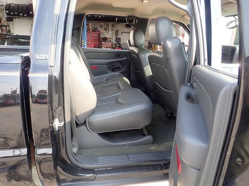Used 2005 Chevrolet Silverado 2500 LT w/ Heavy-Duty Power Package AWD/4WD image 28
