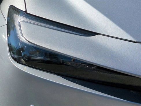 Used 2023 Toyota Prius XLE image 10