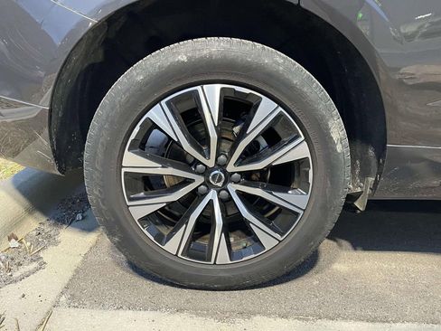 Used 2023 Volvo XC60 B5 Plus w/ Climate Package image 5