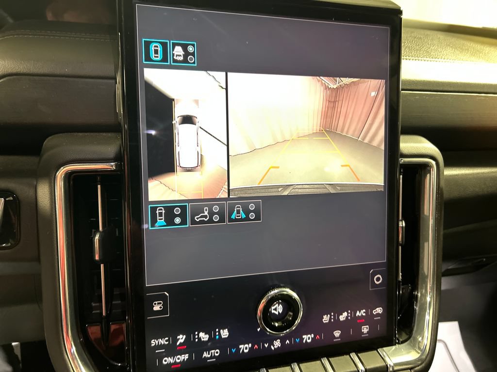 Used 2025 GMC Yukon XL Denali AWD/4WD image 18