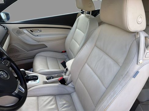 Used 2013 Volkswagen Eos Lux FWD image 10