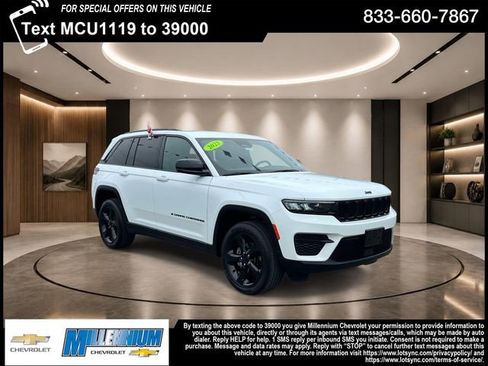 Used 2023 Jeep Grand Cherokee Altitude AWD/4WD image 1