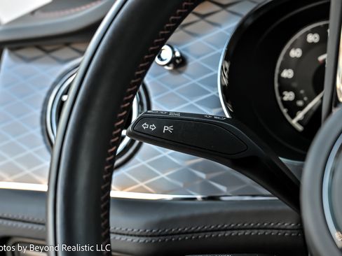Used 2023 Bentley Bentayga image 41