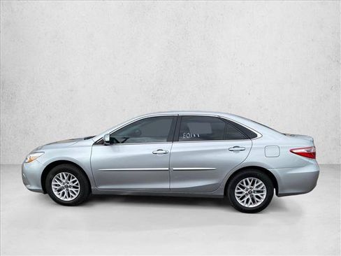 Used 2017 Toyota Camry LE FWD image 10