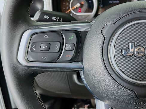 Used 2025 Jeep Wrangler Unlimited Sahara AWD/4WD image 15