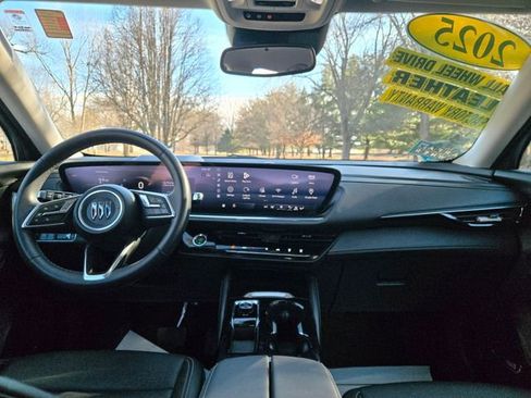 Used 2025 Buick Envision Preferred image 12