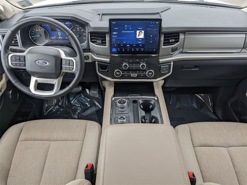 Used 2024 Ford Expedition XLT image 21