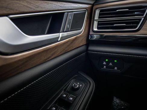 New 2026 Volkswagen Atlas SE FWD image 36