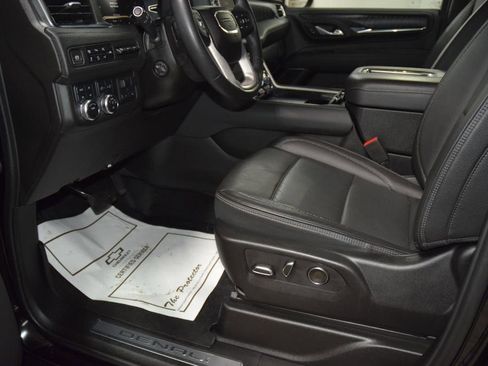 Used 2024 GMC Yukon XL Denali w/ Advanced Technology Package AWD/4WD image 41