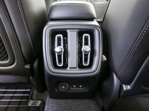 Certified 2025 Volvo XC40 B5 Plus image 18