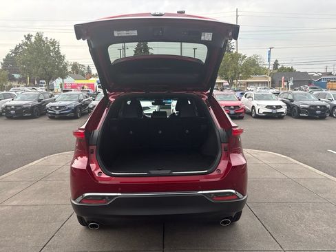 Used 2022 Toyota Venza XLE AWD/4WD image 8