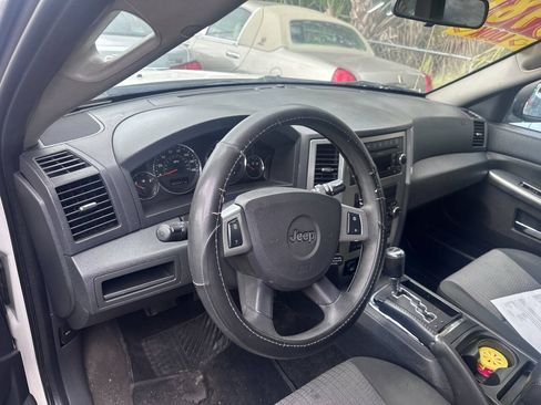 Used 2009 Jeep Grand Cherokee Laredo AWD/4WD image 14