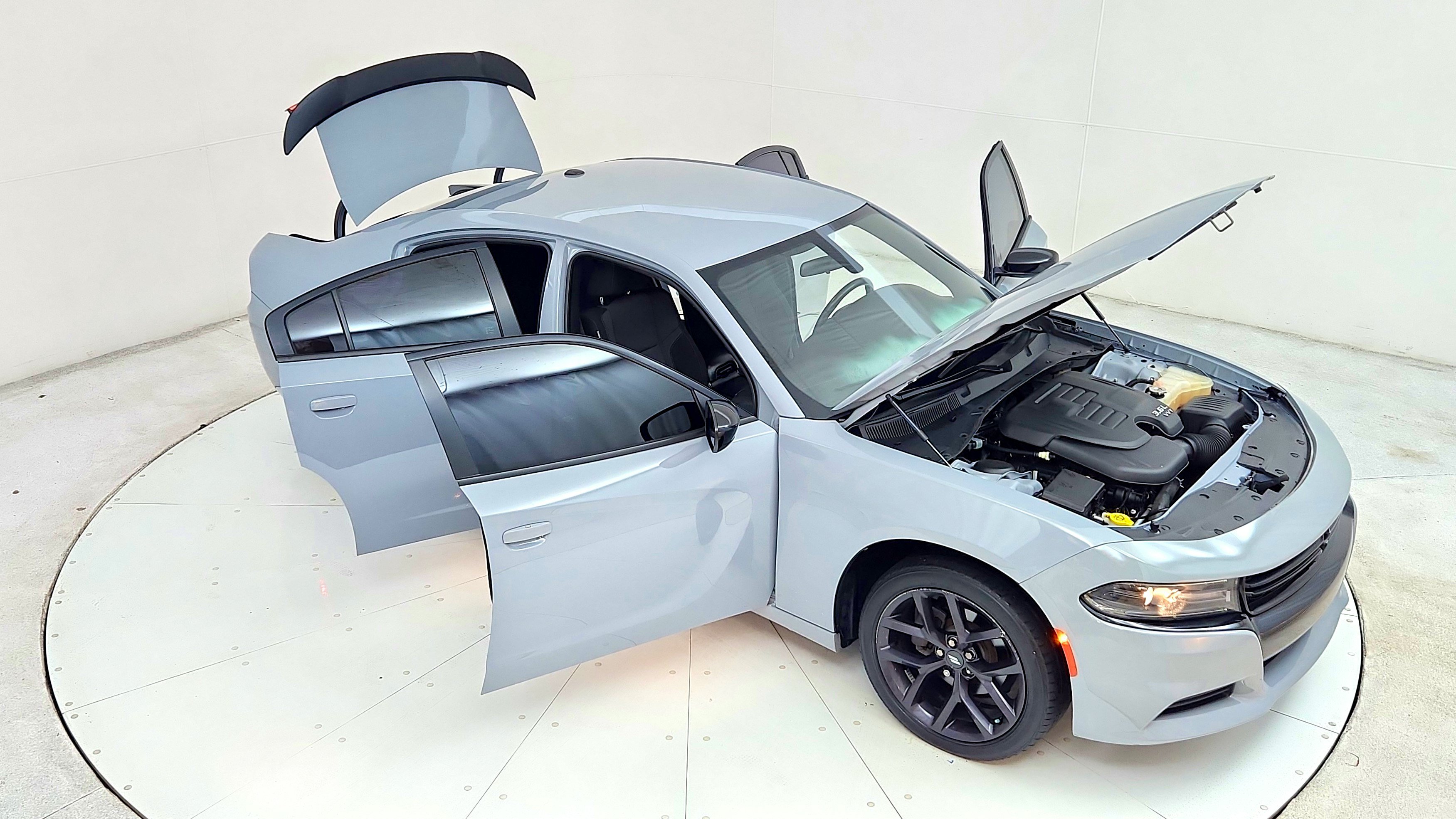 Used 2020 Dodge Charger SXT w/ Blacktop Package RWD image 17