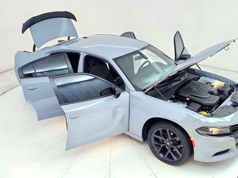 Used 2020 Dodge Charger SXT w/ Blacktop Package RWD image 17