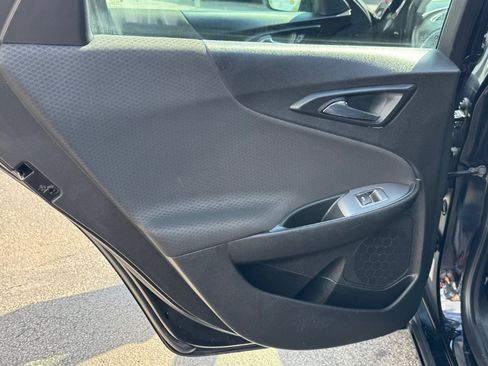 Used 2018 Chevrolet Malibu LT FWD image 15