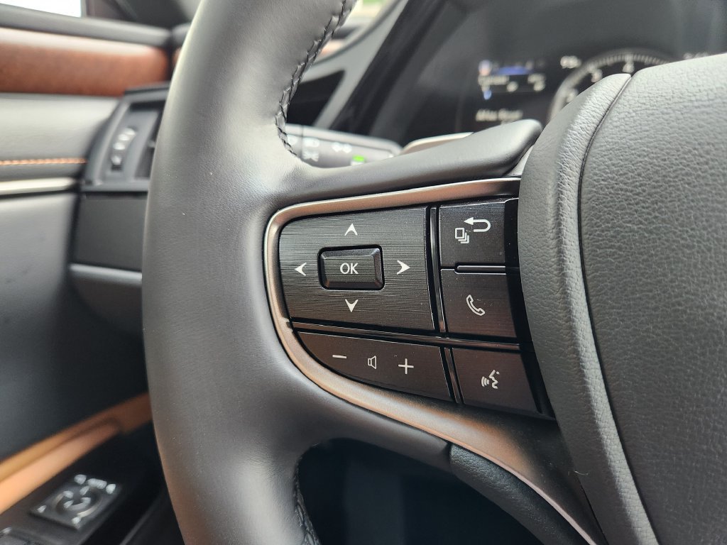 Certified 2025 Lexus ES 350 w/ Premium Package FWD image 28