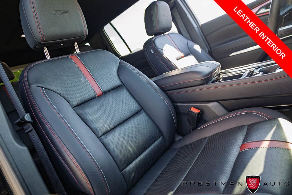 Used 2025 Chevrolet Traverse RS FWD image 4