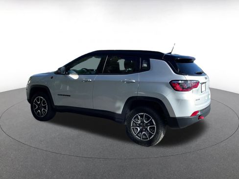 Used 2025 Jeep Compass Trailhawk image 10