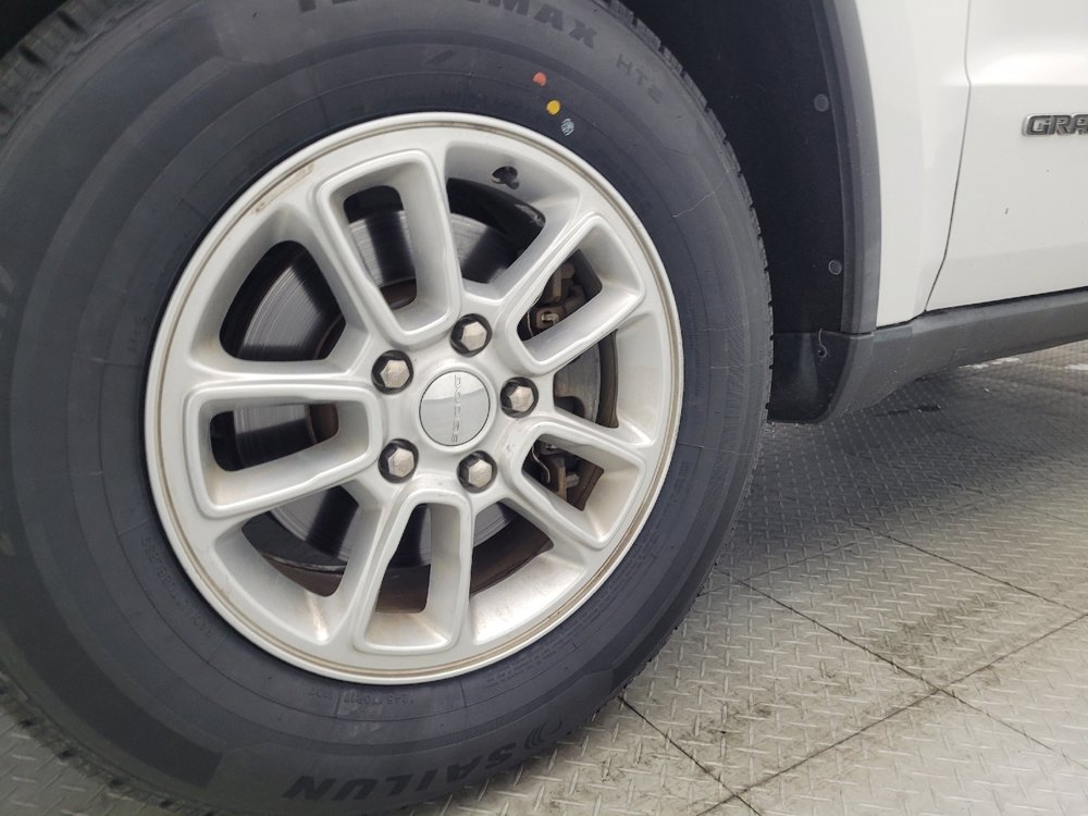 Used 2019 Jeep Grand Cherokee Laredo RWD image 31