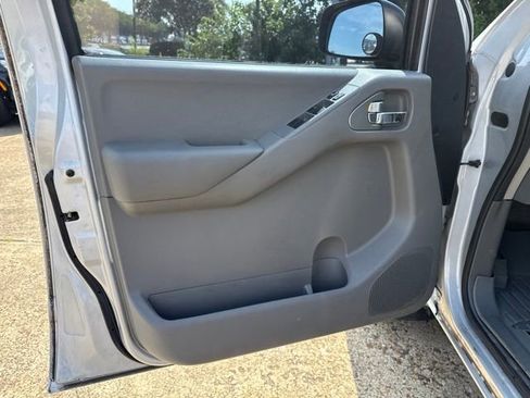 Used 2012 Nissan Frontier SV RWD image 20