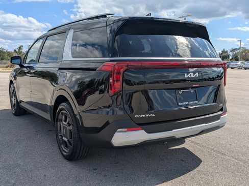 Certified 2025 Kia Carnival EX image 7