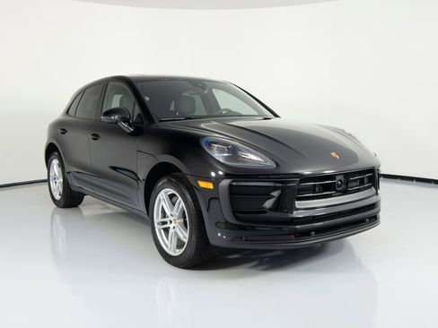 Certified 2025 Porsche Macan image 12