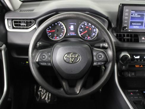 Used 2022 Toyota RAV4 LE FWD image 6