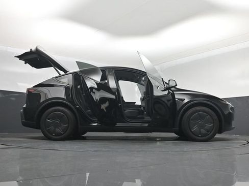 Used 2026 Tesla Model Y 2WD image 7