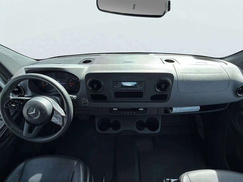 Used 2022 Mercedes-Benz Sprinter 2500 image 10