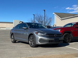 Certified 2024 Volkswagen Jetta SE video 1