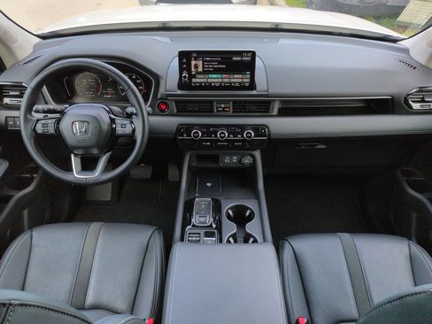 Used 2025 Honda Pilot EX-L image 15