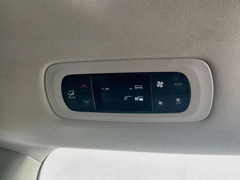 Used 2020 Chrysler Pacifica Touring-L Plus w/ Tire & Wheel Group FWD image 26