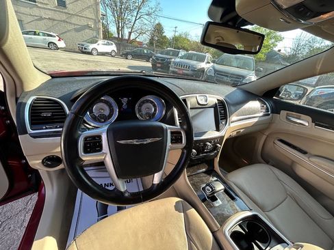 Used 2014 Chrysler 300 image 5