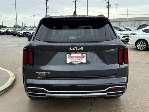 Used 2023 Kia Sorento EX w/ Panoramic Sunroof Package FWD image 6