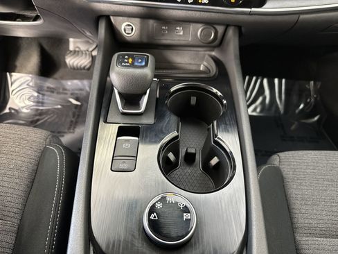 Used 2022 Nissan Rogue SV image 17