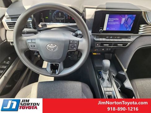 Used 2025 Toyota Camry LE FWD image 26