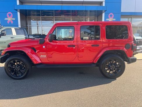 Used 2024 Jeep Wrangler Unlimited Sahara image 3