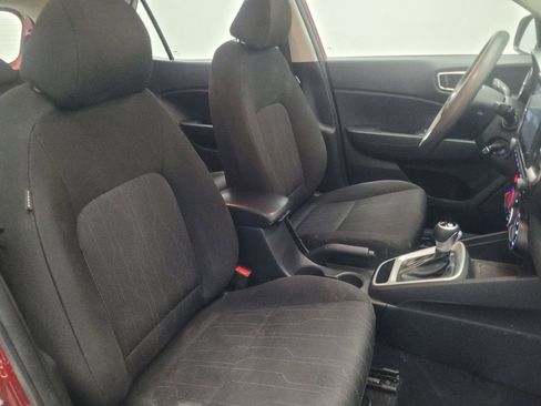 Used 2024 Hyundai Venue SE image 21