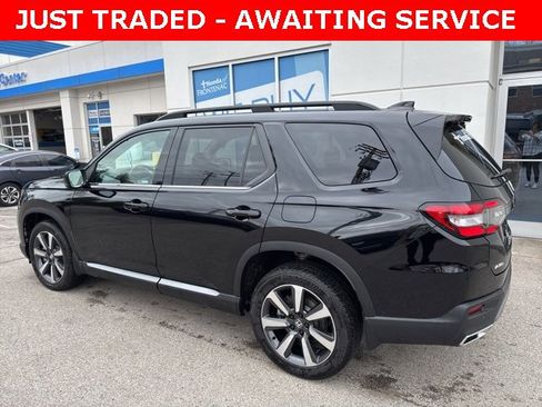Used 2025 Honda Pilot Touring image 6