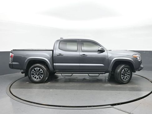 Used 2022 Toyota Tacoma TRD Sport image 2