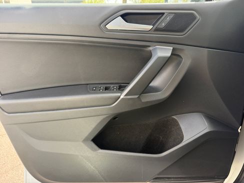 Used 2020 Volkswagen Tiguan SE w/ Panoramic Sunroof Package FWD image 13