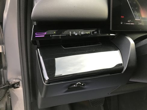 Used 2024 BMW 530i xDrive w/ Premium Package image 16