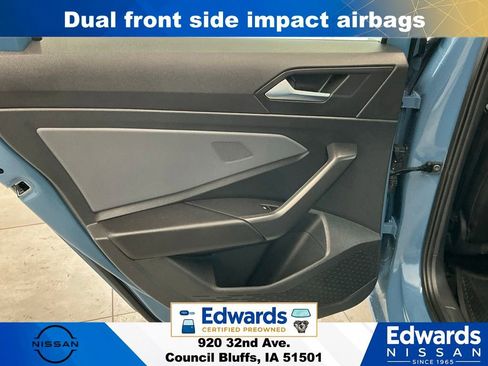 Used 2025 Volkswagen Jetta SE FWD image 11