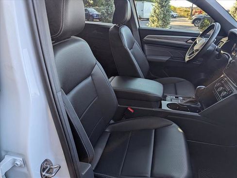 Certified 2023 Volkswagen Atlas Cross Sport SE w/ Panoramic Sunroof Package FWD image 13
